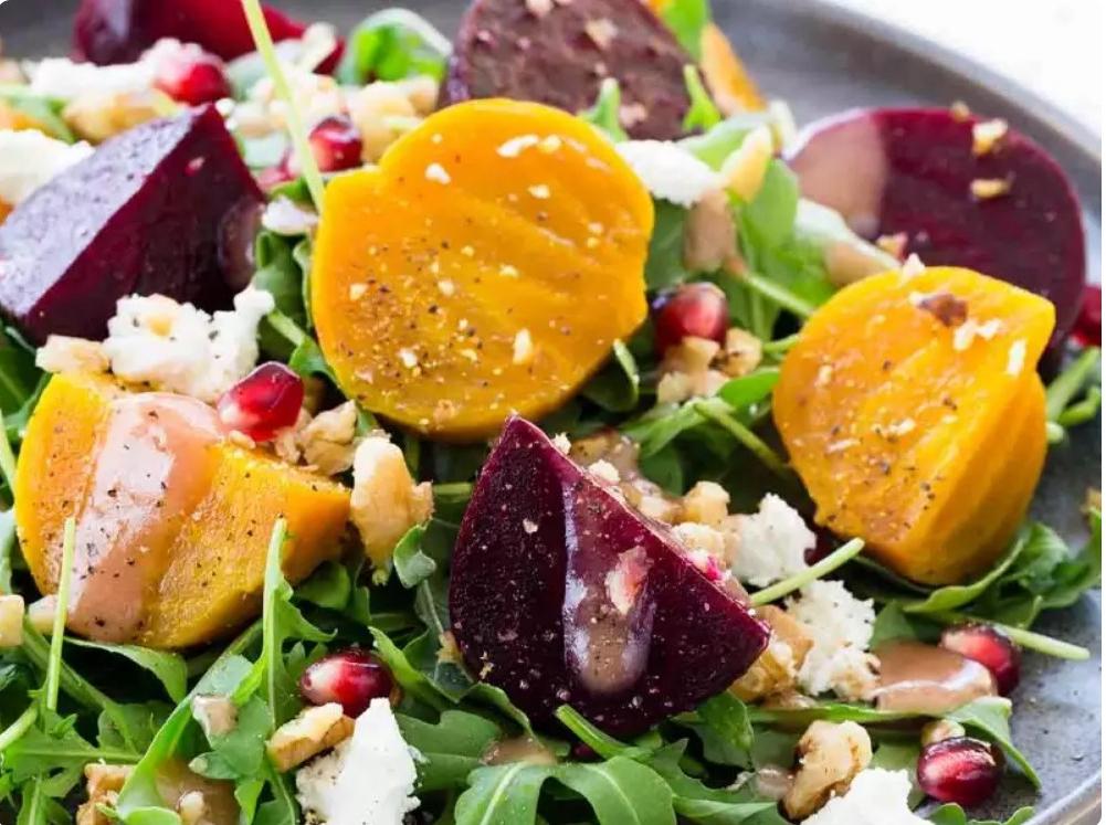Feta salad with beetroot and apple