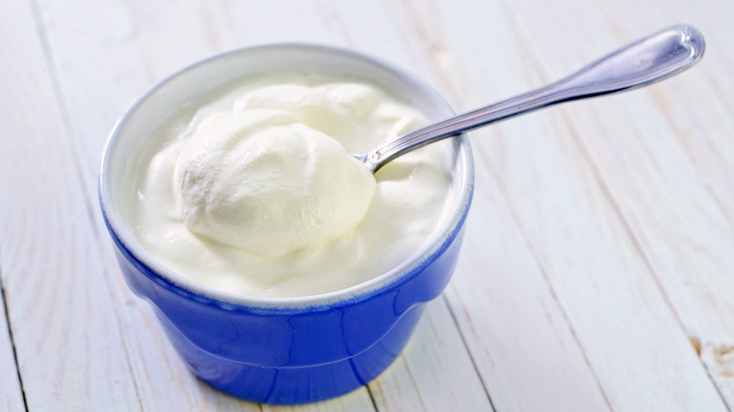 Fruit yogurt vs natural yogurt without additives