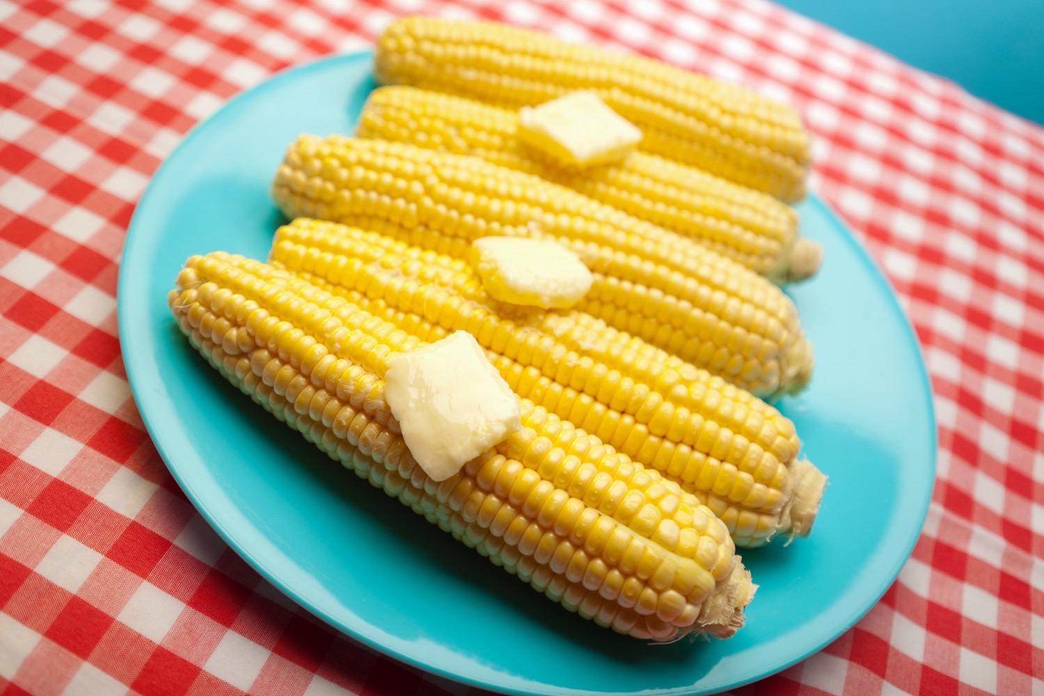 How to cook corn in the microwave, oven, or grill